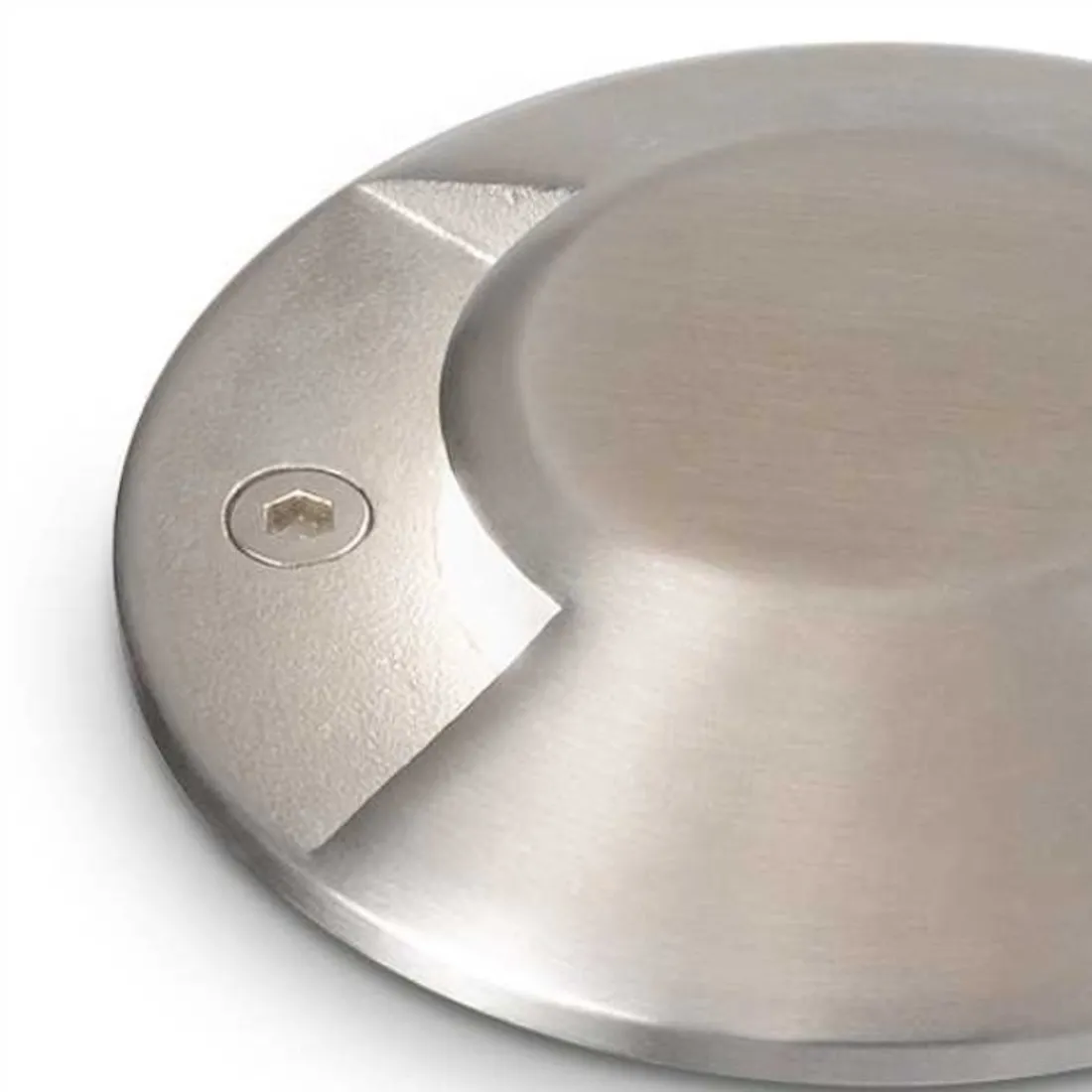 Foco empotrable redondo de acero IP67 con kit LED integrado.