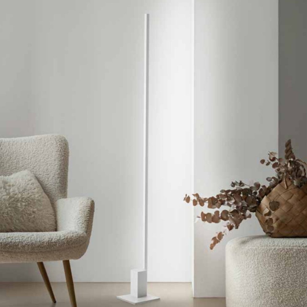 Perenz beleuchtet die moderne LED-Stehleuchte SYNCRO 8226