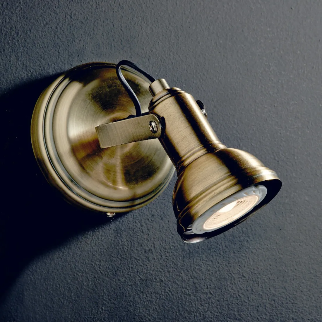 Spot OLD 1 Illuminating