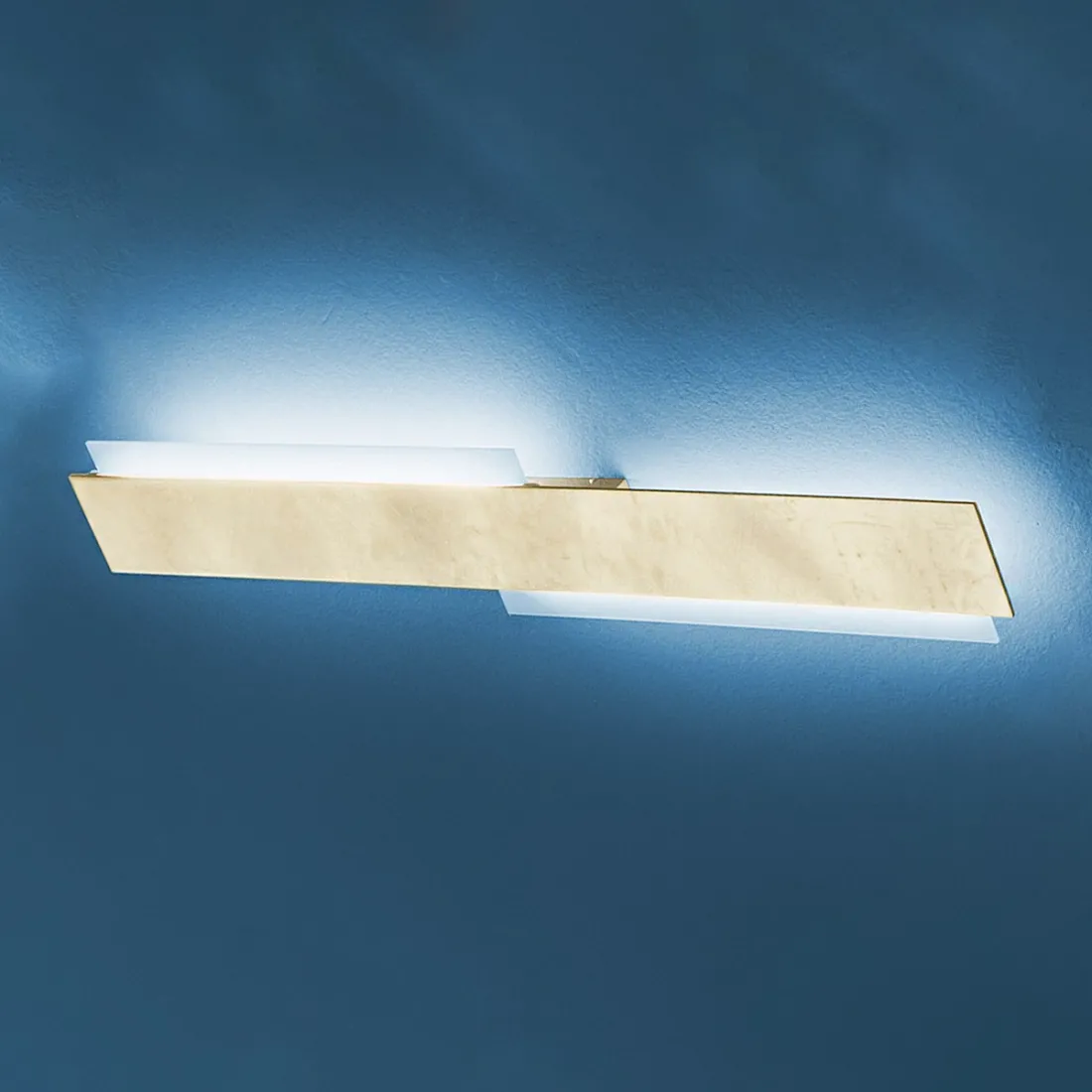Aplique moderno rectangular con módulo LED integrado, luz cálida