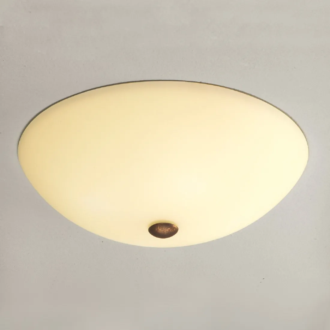 Plafonnier de style classique en verre crème ou blanc. Led E27