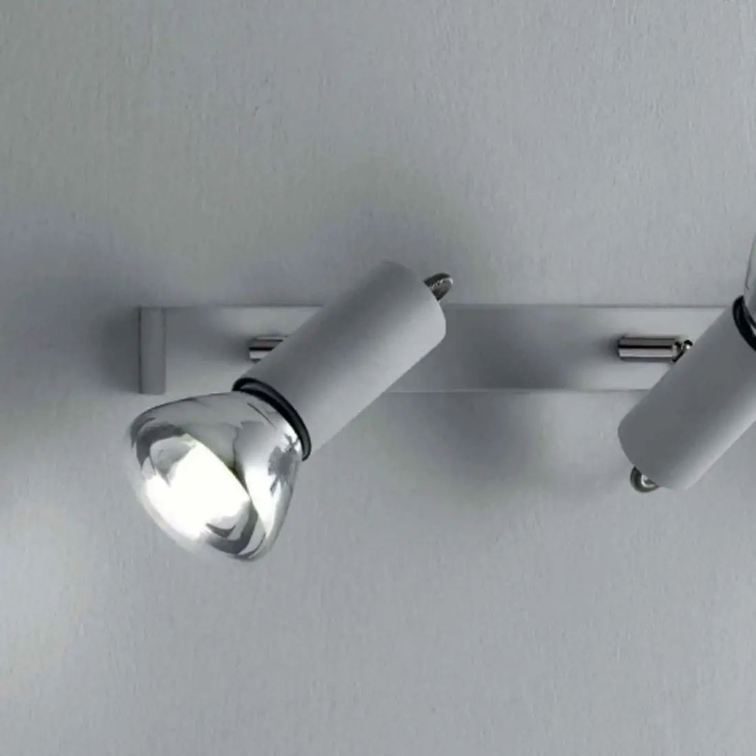 Binario 2 luci a led bianco o cromo orientabile MAGNUM Illuminando