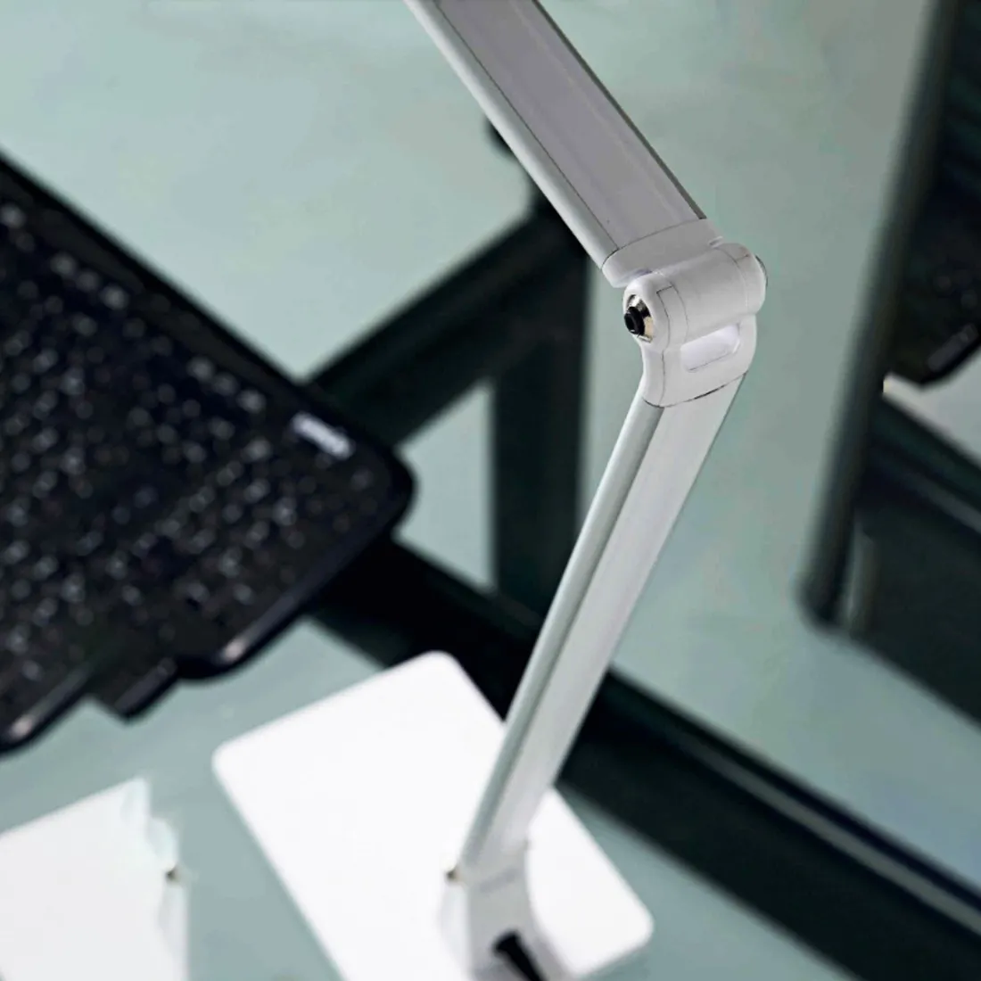 Moderne Tischleuchte mit LED-Modul DESK Illuminando