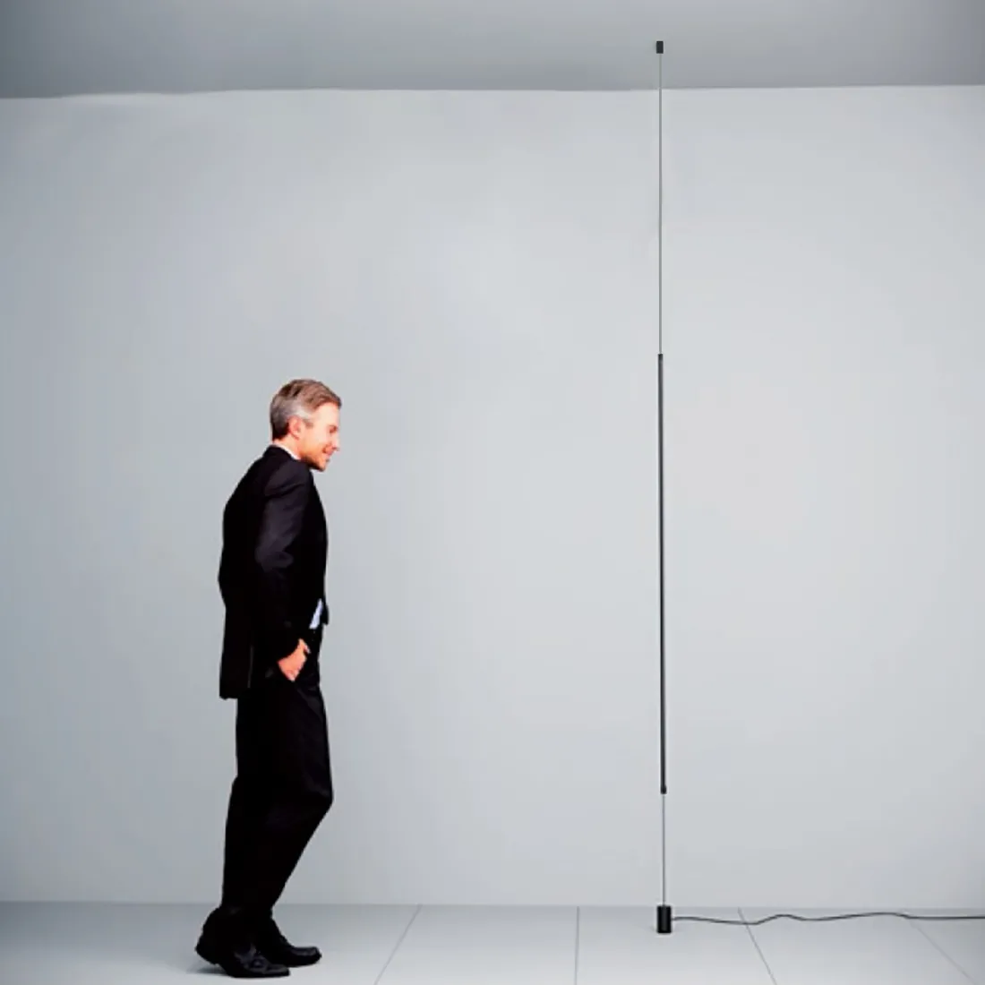 Plafonnier/lampadaire LED à intensité variable Redo Group ACROBAT 01 2284