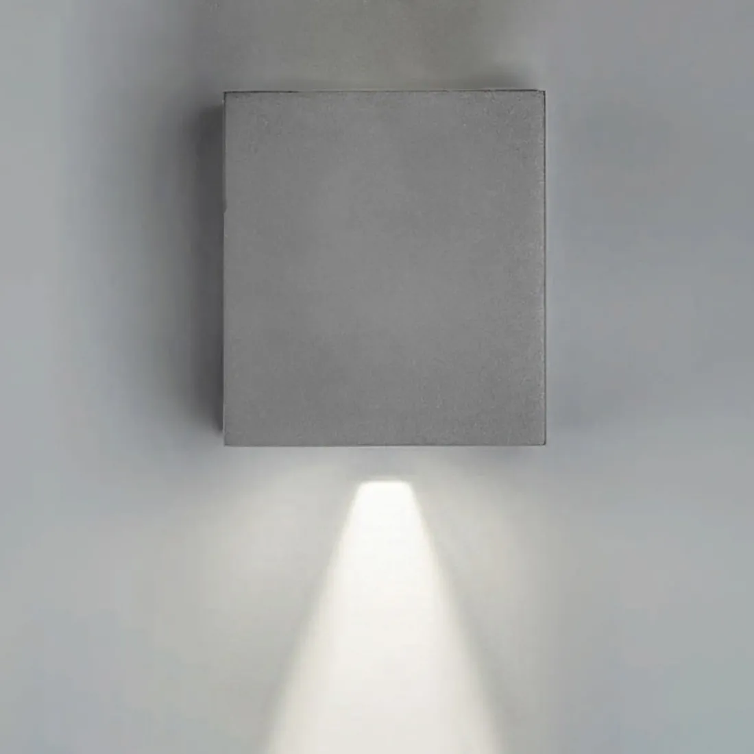 Pan International BOXER LED UNTEN IP54 Außenwandleuchte