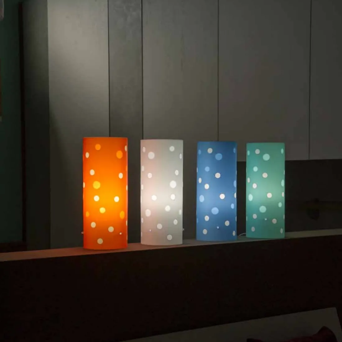 13cm Zylinderlampe aus farbigem Kunststoff für Kinder. LED.