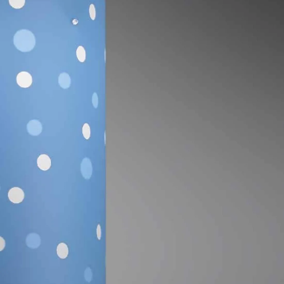 Lampe cylindrique de 13cm en plastique coloré pour enfant. LED.