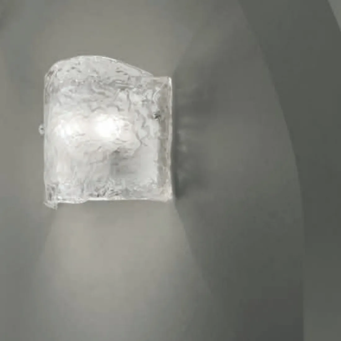 Klassische Wandleuchte aus Muranoglas mit E14 LED-Aufsatz.