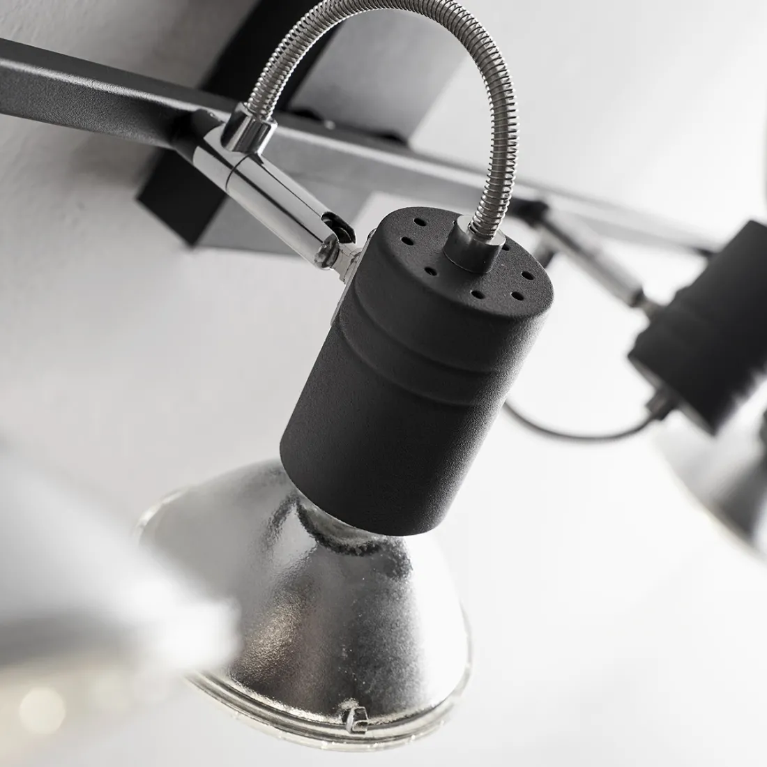 Foco moderno Illuminando ZEUS 4