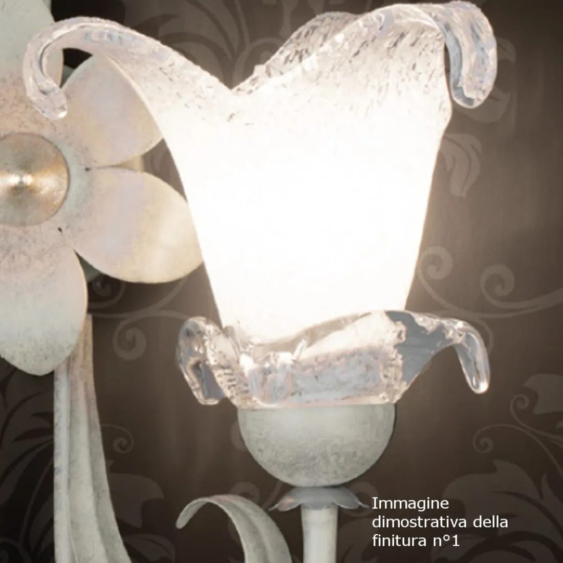 Klassische Wandleuchte aus Metall und Glas mit E14-LED-Angriff